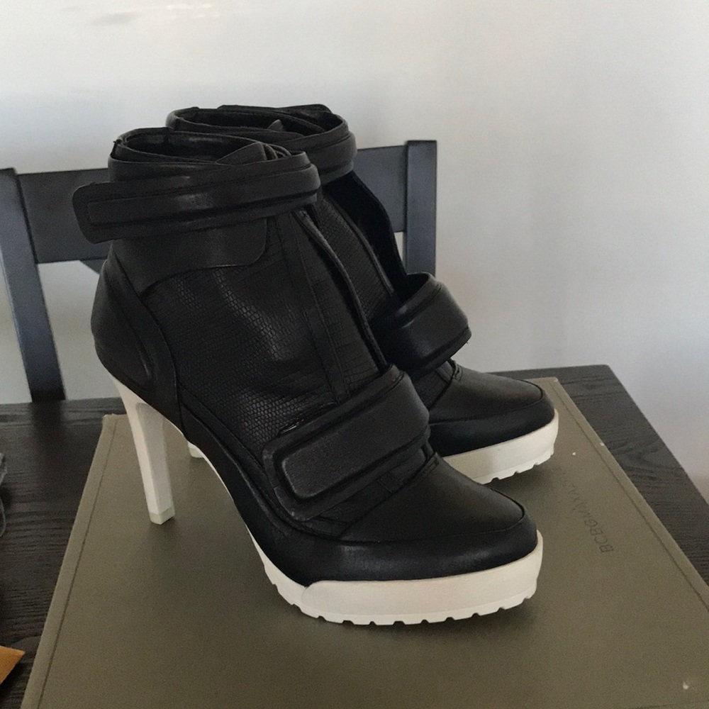Bcbg Maxazria ma powe  booties